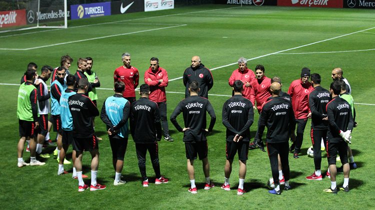 Futbola Milli Ara Verildi