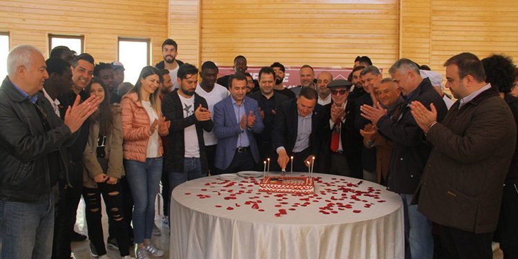 Hatayspor, Onursal Başkan Lütfü Savaş’ın Doğum Gününü Kutladı