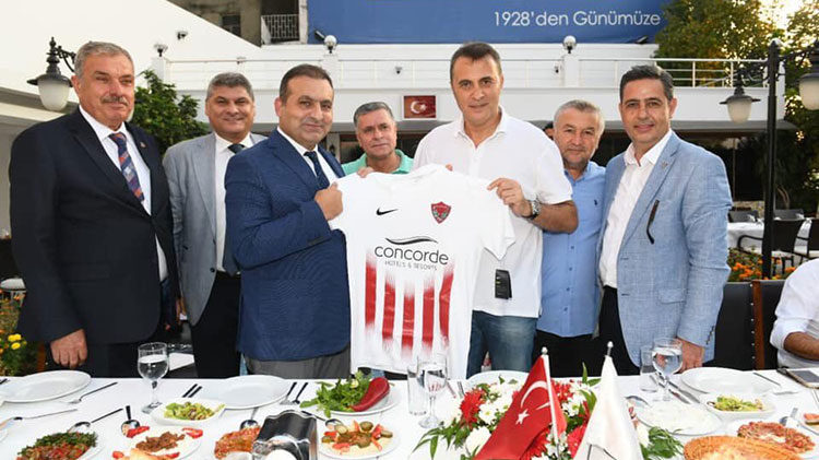 Hatayspor’umuzdan BJK Başkanı Fikret Orman’a Forma