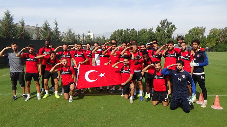 Hatayspor’umuzda İdman Öncesi Asker Selâmı
