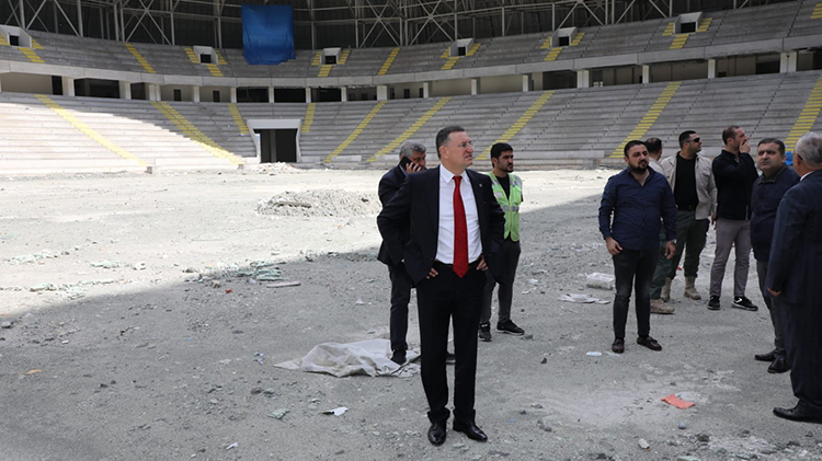 Başkan Lütfü Savaş, Yeni Hatay Stadyumu’nda İncelemelerde Bulundu
