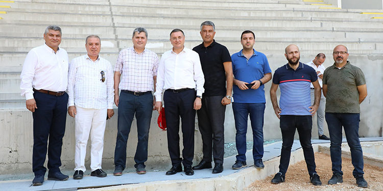 Başkan Savaş, Yeni Hatay Stadyumu’nda İncelemelerde Bulundu
